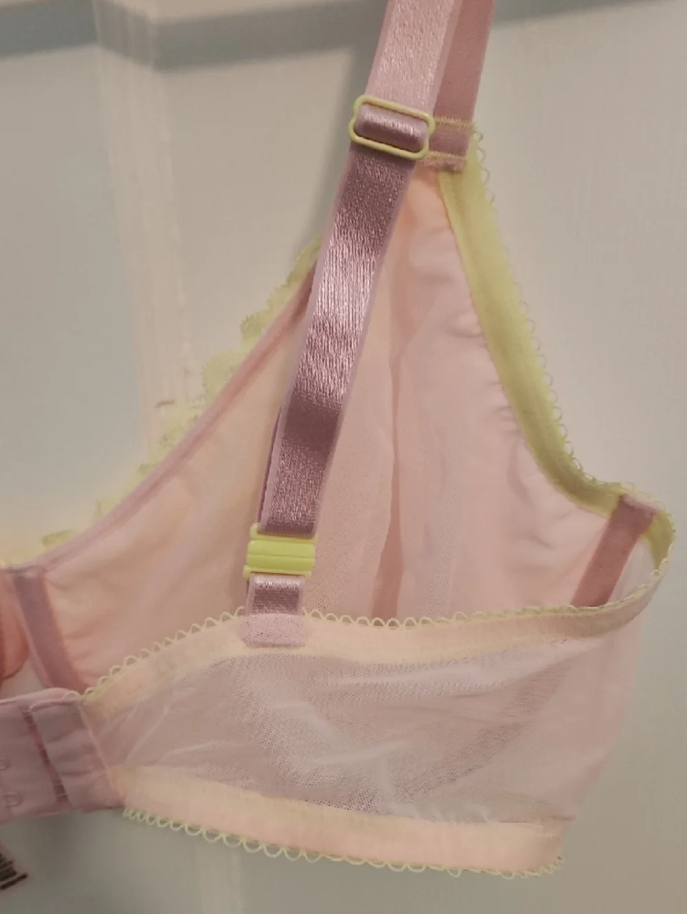 Victoria's Secret Pale Pink Underwire Bra with Yellow Lace Trim - Picture 5 of 5